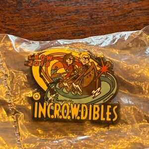 Cast member EXCLUSIVE Disney The Incredibles trading Pin
